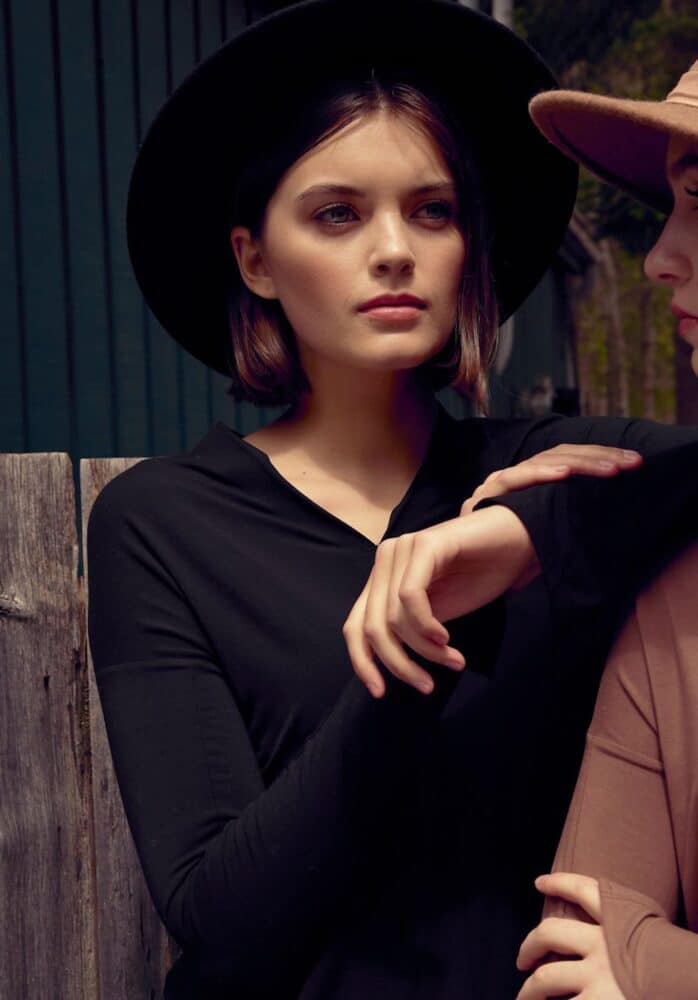 JERSEY KNIT V-NECK TOP